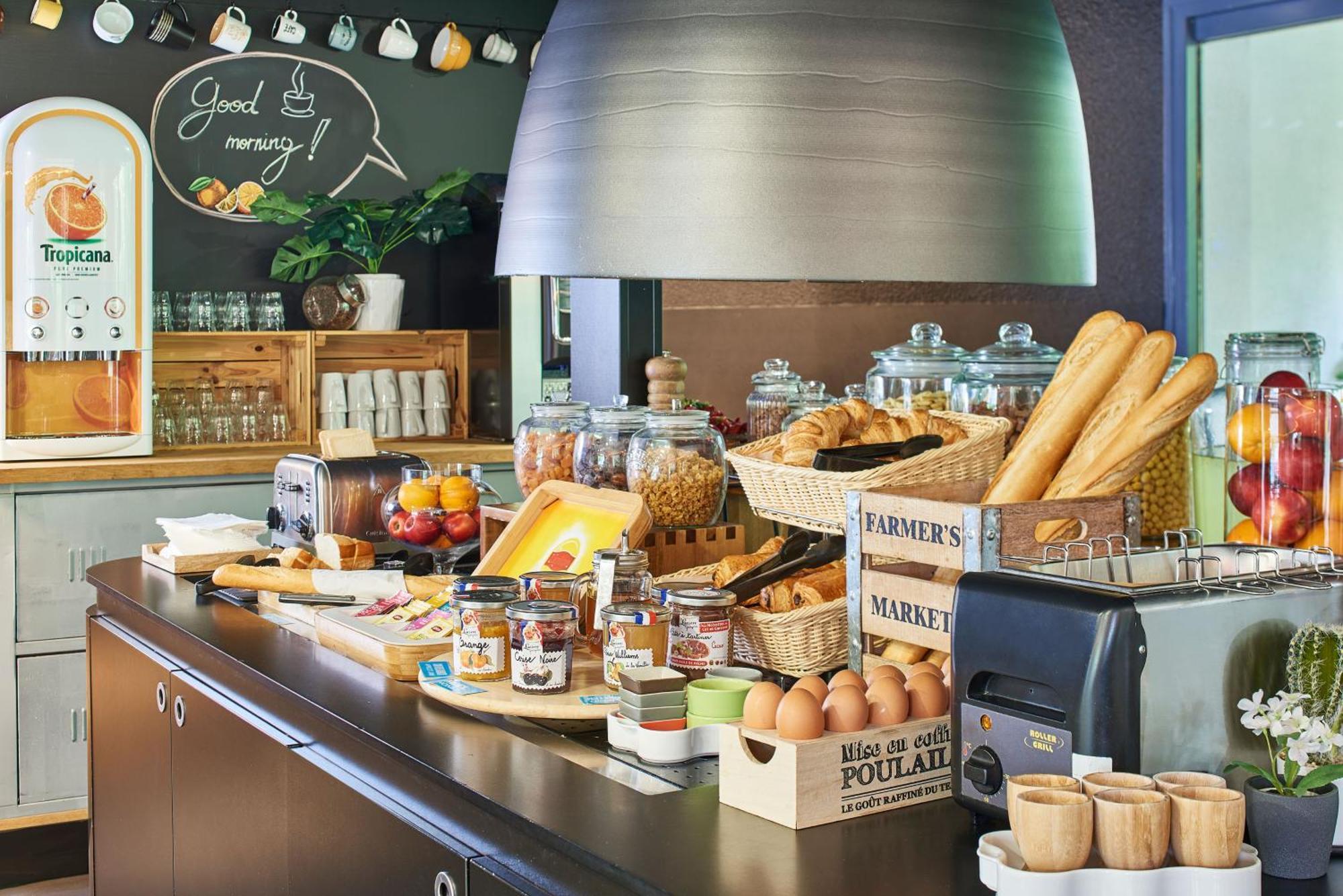 Kyriad Direct Le Bourget Gonesse Exterior foto